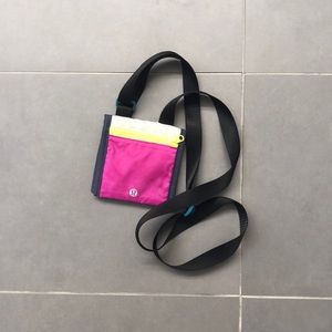 lululemon athletica crossbody pouch